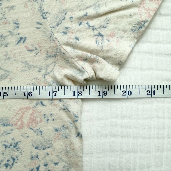 Lucky Brand 100% cotton cream muted pink & blue floral short sleeve tee small - Picture 4 of 9